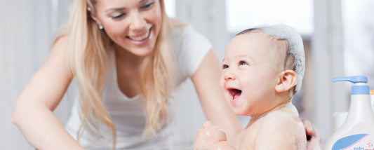 Your Baby’s First Bath: A Gentle Guide to Bathing A Newborn